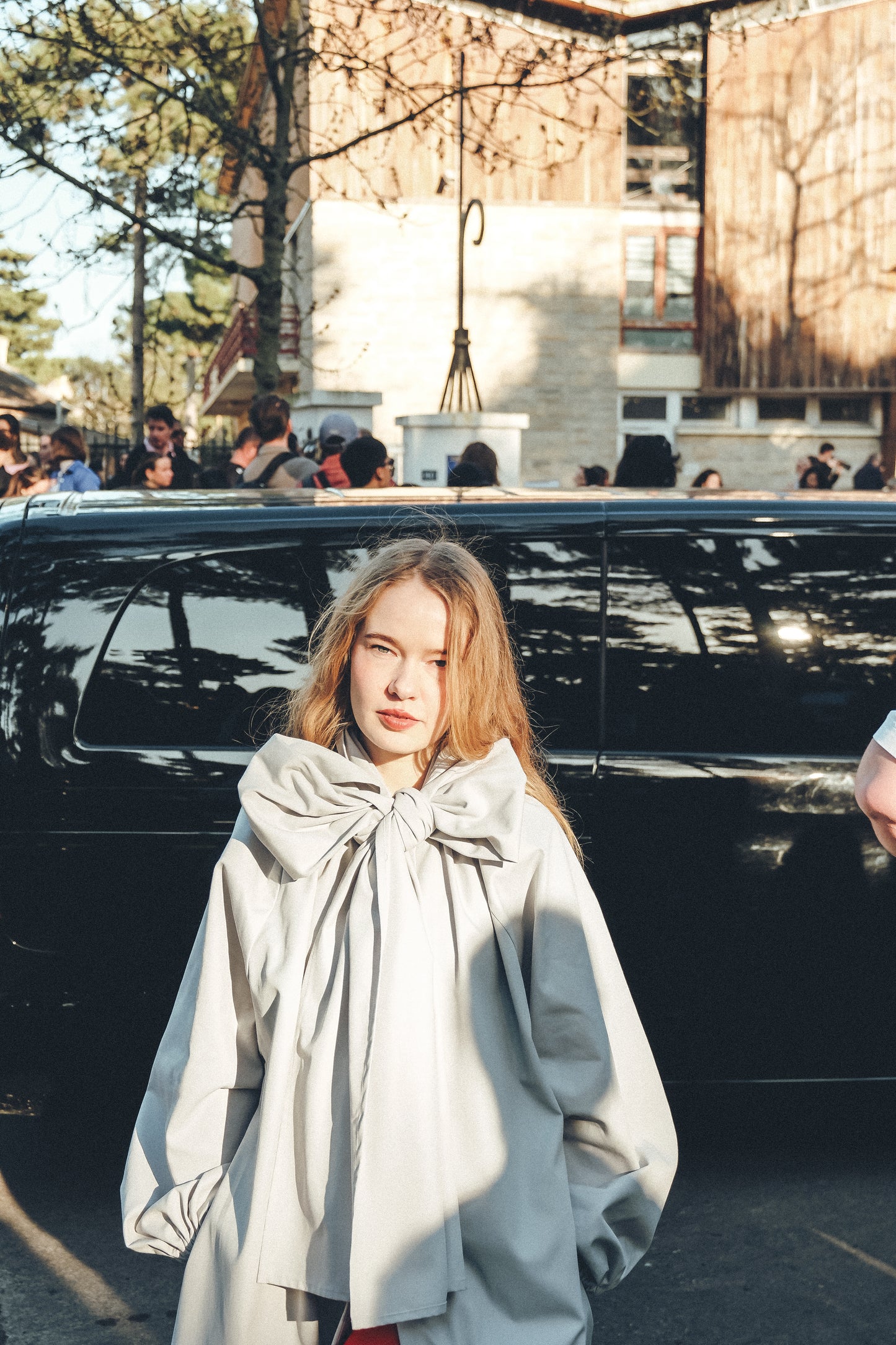Lia Trench Coat in gray – lightweight cotton trench with raglan sleeves and integrated scarf, front view