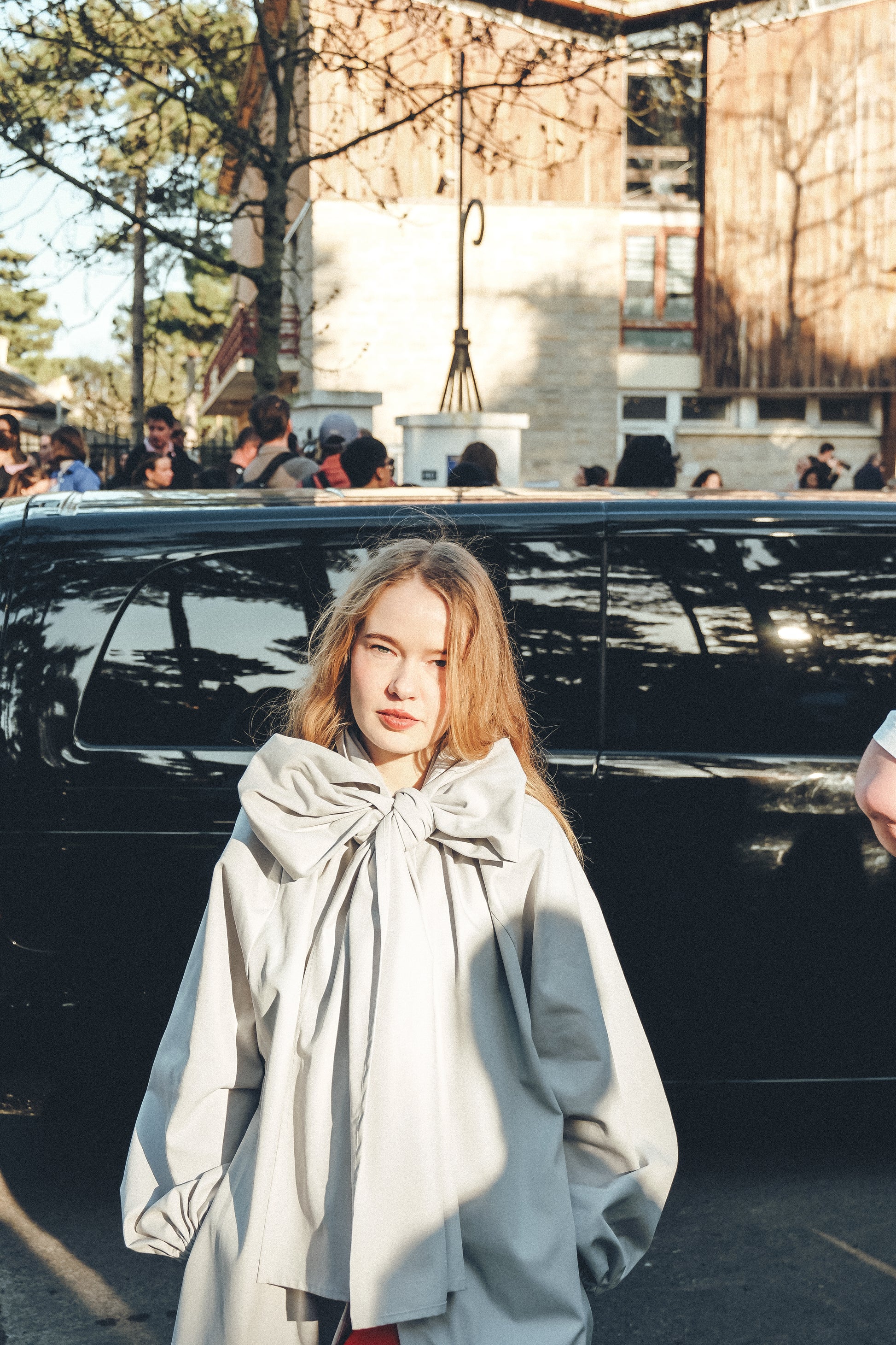 Lia Trench Coat in gray – lightweight cotton trench with raglan sleeves and integrated scarf, front view