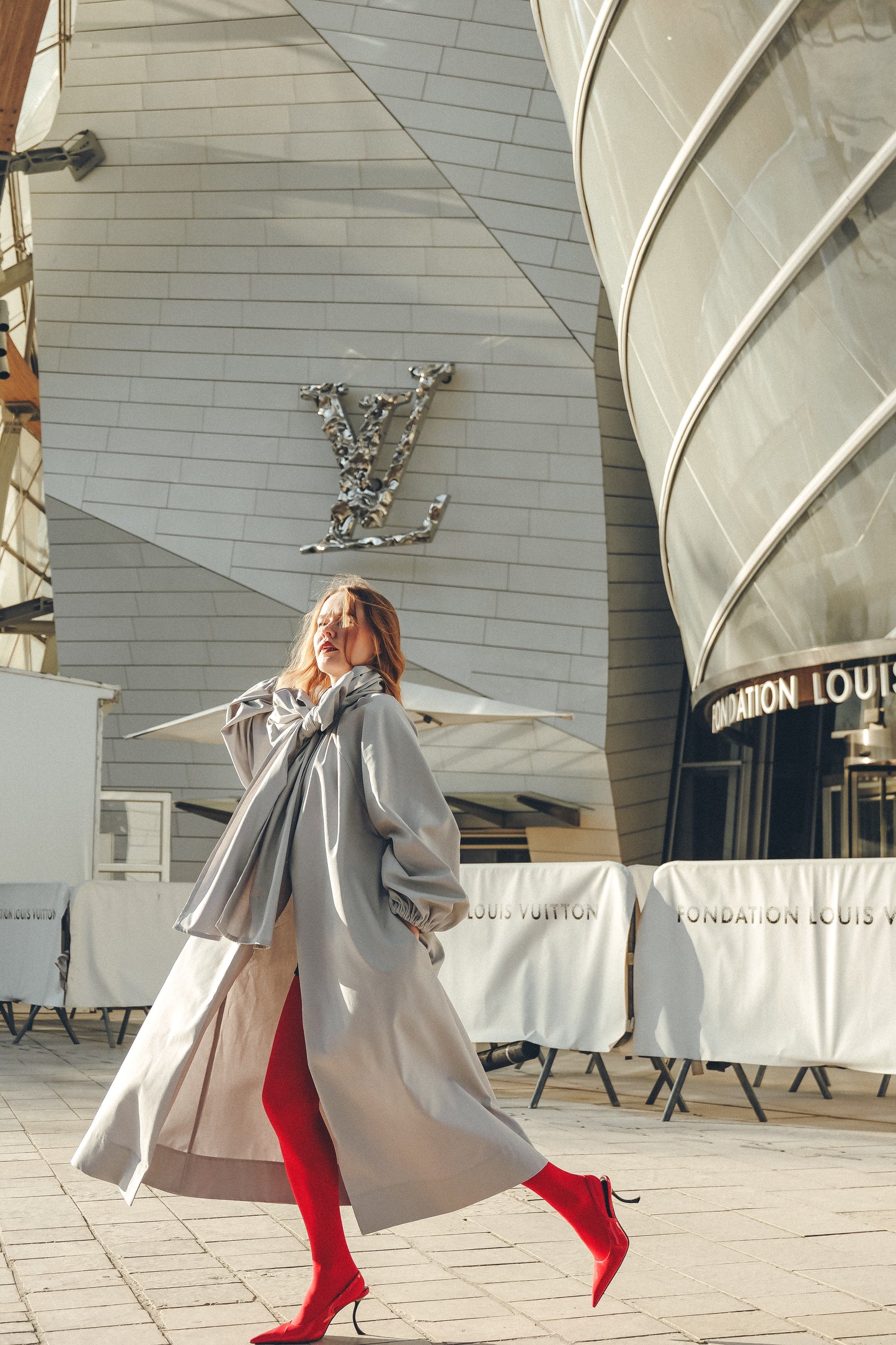 Lia Trench Coat in gray – cotton trench coat with large pockets, versatile one-size silhouette