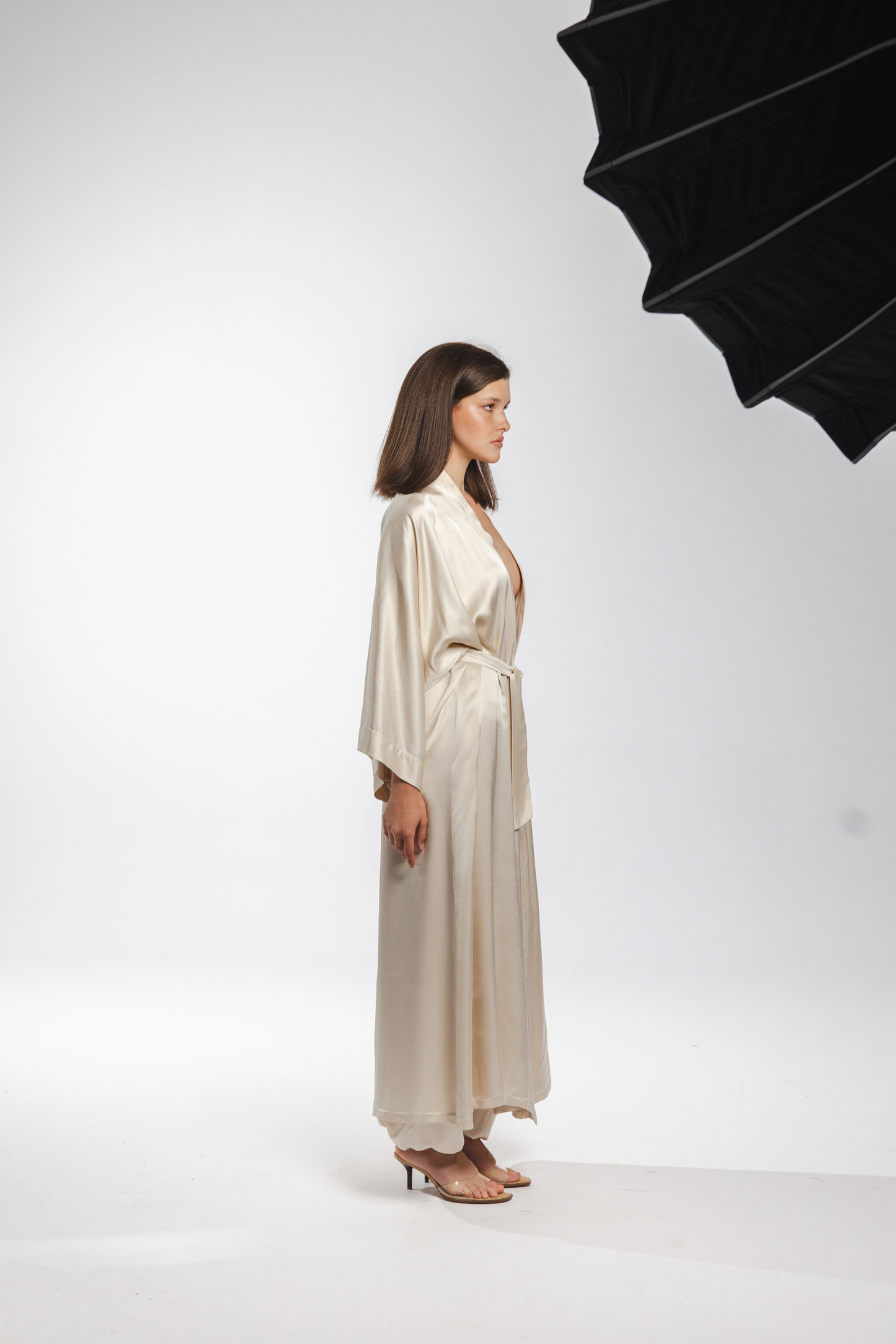 Lirika Kimono – full length view of elegant viscose kimono with soft draping and belt detail