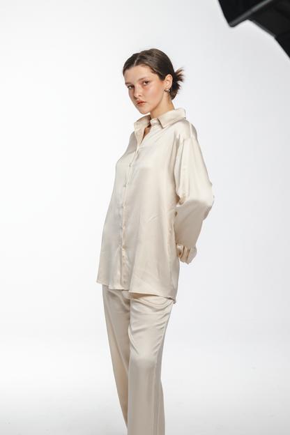Vera – beige viscose relaxed shirt with flounce cuffs and matching wide-leg trousers